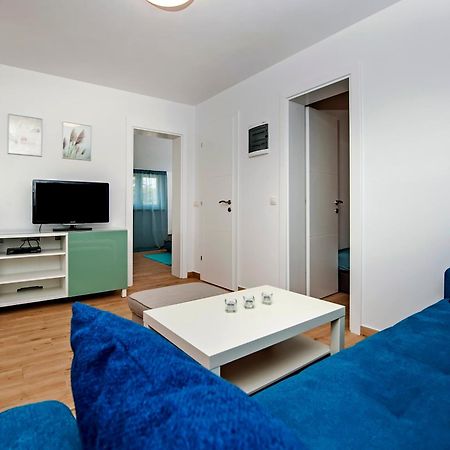 Вилла Little House - Just Few Steps From The City Center Ровинь Экстерьер фото